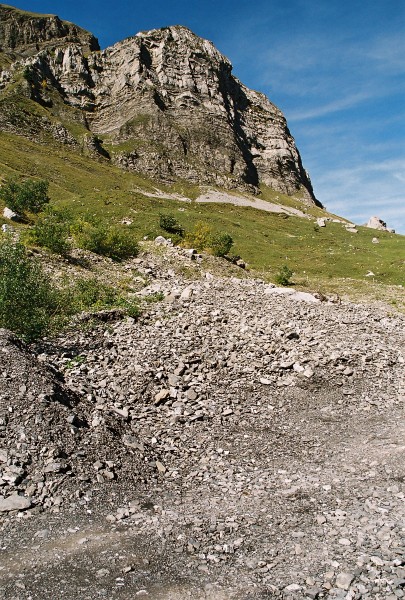 06f17p09_28a.jpg