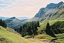 06F17p05_32A.jpg