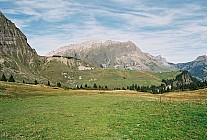 06F17p10_27A.jpg