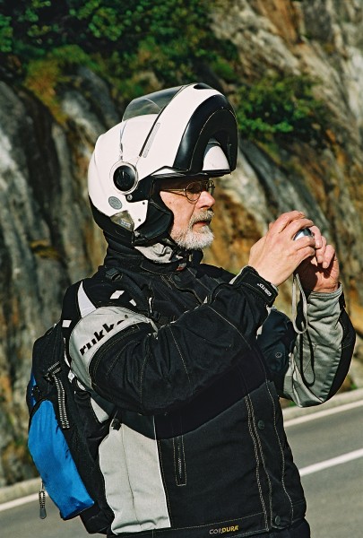 06f15p09_16a.jpg