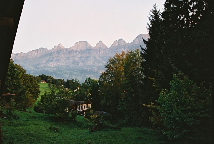 06f15p11_14a.jpg