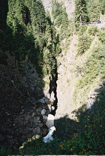 06f16p08_29a.jpg