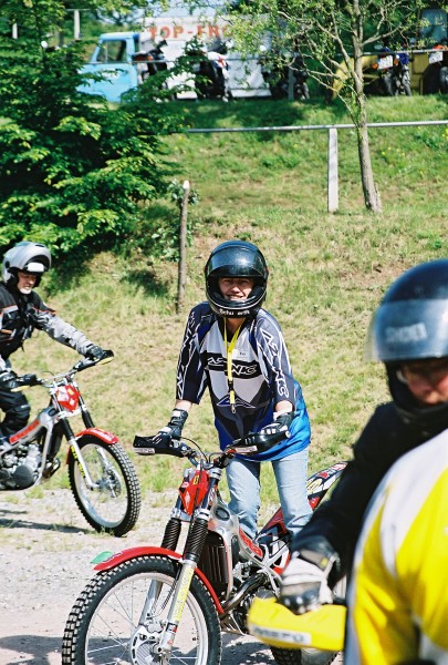 06f12p01_37.jpg