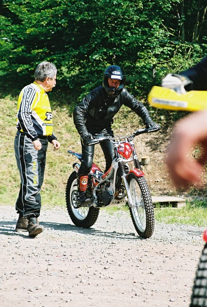 06f12p06_32.jpg
