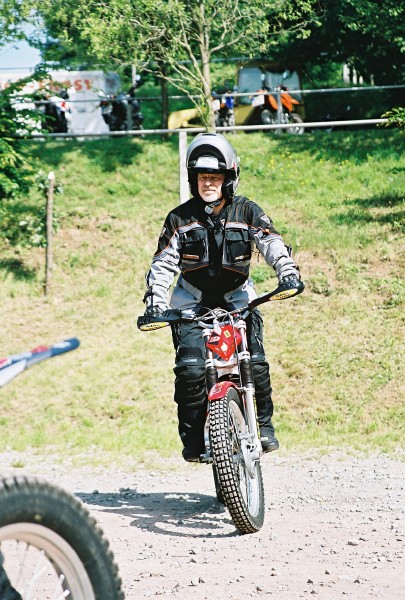 06f12p07_31.jpg