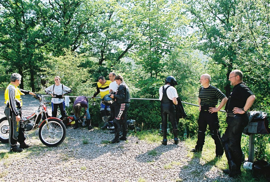 06f12p08_30.jpg