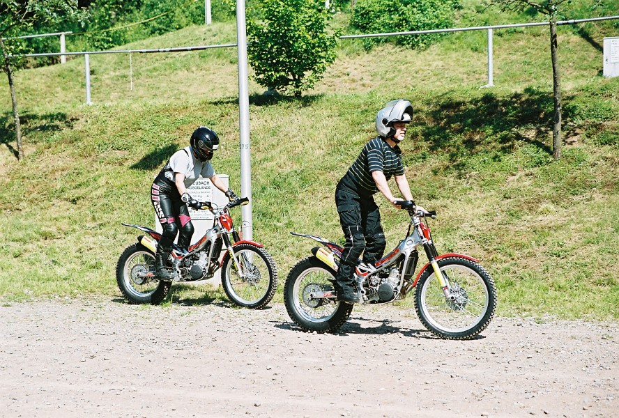 06f12p09_29.jpg